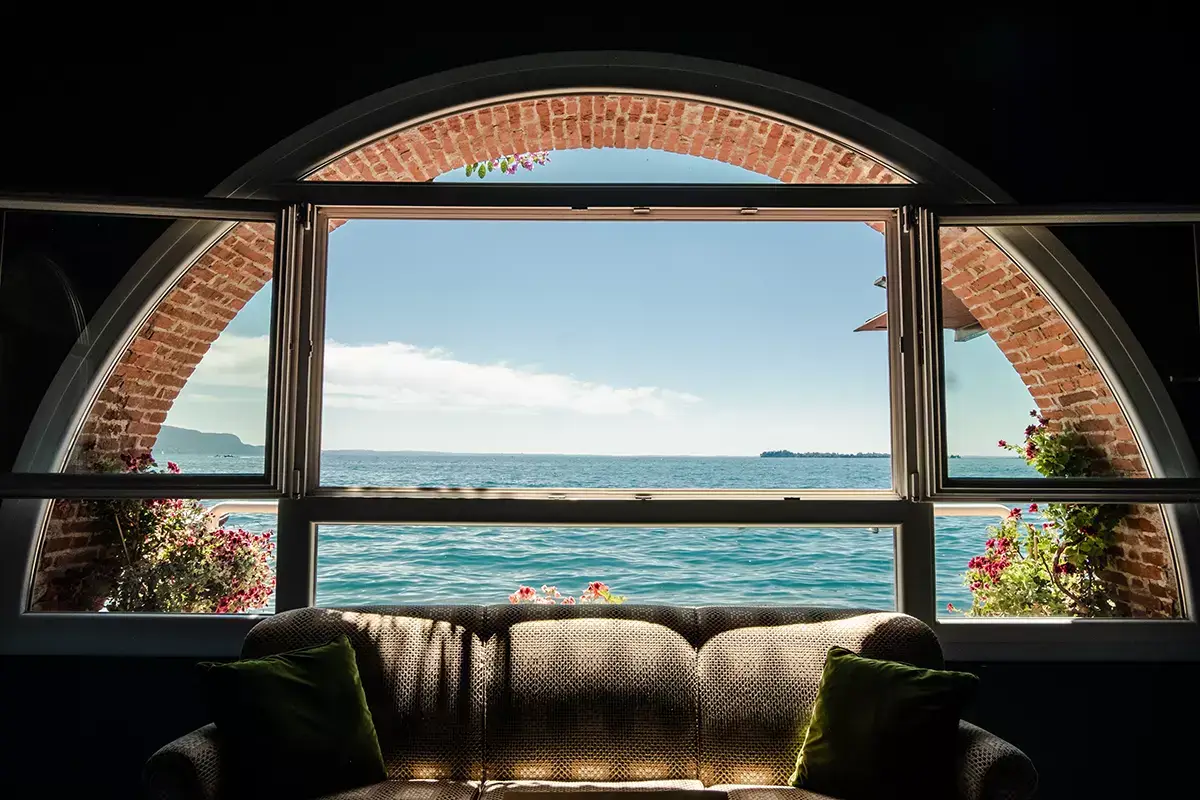 La vista mozzafiato. Foto: Giulia Bussei Lido 84, quando il lago di Garda entra in cucina